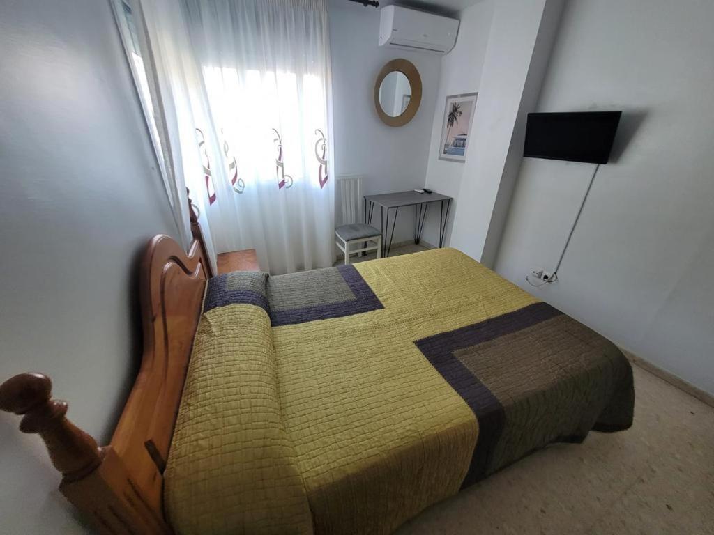 Hostal Mediterraneo Torre Del Mar Exterior photo